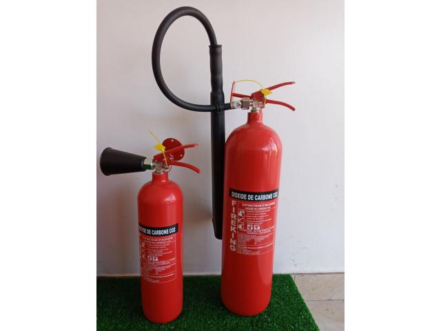 Photo EXTINCTEURS  CO2  , A POUDRE ABC , & A EAU  , INSTALLATION POSSIBLE  PARTOUT AU SENEGAL image 3/6