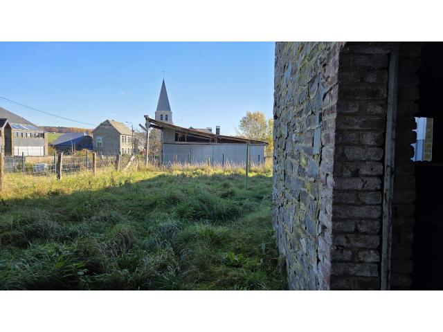 Photo FAYS-LES-VENEURS : Maison en pierre à rénover avec grange et jardin, 3a 40ca, … image 3/6