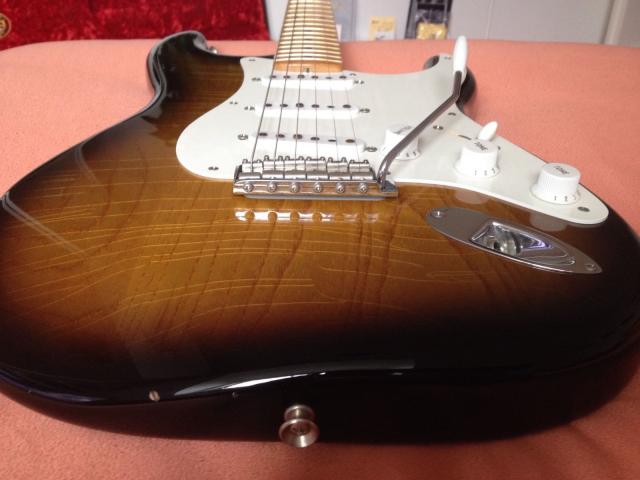 Photo Fender Stratocaster 50ème Anniversaire, Art Esparza image 3/3