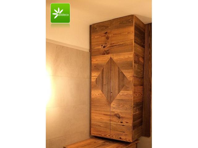 Photo Fronts de meubles vieux bois image 3/5
