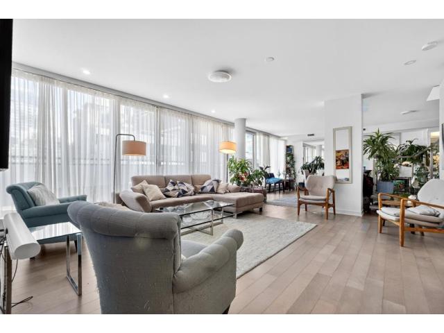 Photo Fully-Furnished penthouse 100 m from Concordia University (Montreal, Quebec) image 3/6