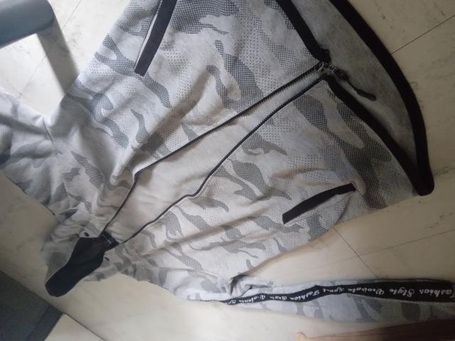 Photo Gilet à vendre taille s pour une valeur de 13 € image 3/3
