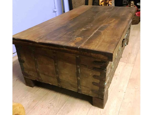Photo Grand coffre ou malle en bois sculpté - H: 42 cm image 3/3