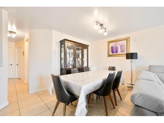 Photo Grand condo 4 1/2, foyer, 2 balcons, Rivière-des-Prairies (Montreal, Quebec) image 3/6