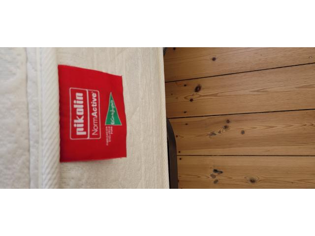 Photo Grand matelas haut de gamme avec sommier image 3/4