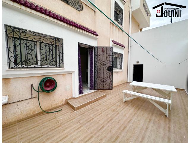 Photo Grande Maison 300 m² à Sidi Hassine Tunis image 3/6