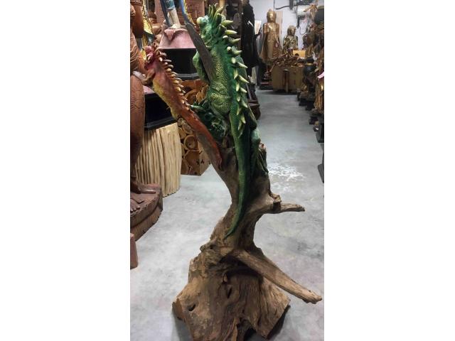 Photo Grande statue d'iguane en bois sur un tronc - H: 100 cm image 3/4