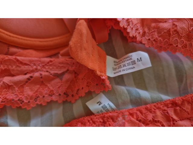 Photo GRATUIT - Sous-vêtements orange neon image 3/4