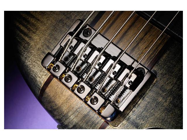 Photo I record bass guitar for your song bass session musician image 3/6