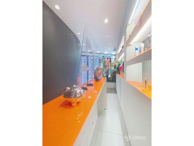 Photo Immeuble de rapport avec surface commerciale à usage de salon de coiffure, 4 kots, studio à vendre c image 3/6