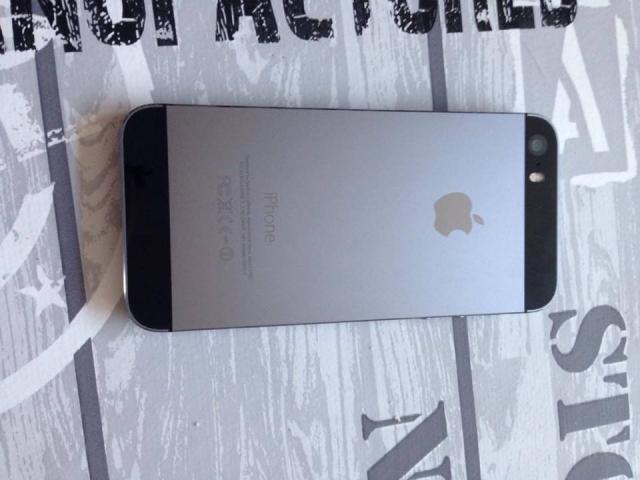 Photo iPhone 5s 16go gris sidéral en parfait état et garanti image 3/3