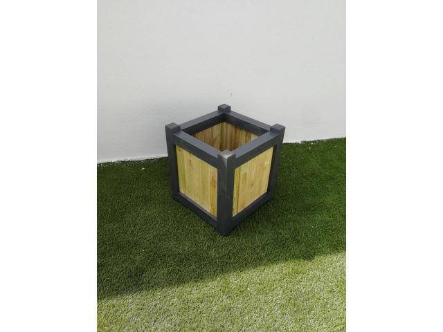 Photo Jardiniere bac en bois lasuré et peint image 3/4