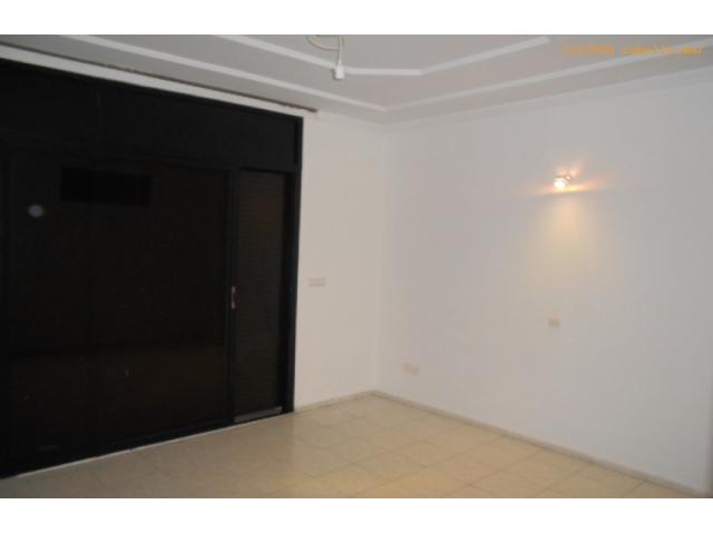 Photo Joli appartement avec belle terrasse en location à Agdal image 3/5