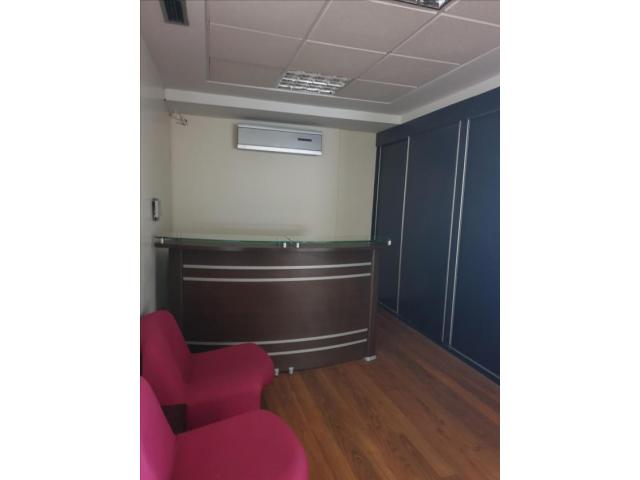 Photo Joli Bureau équipé en location bien situé image 3/4