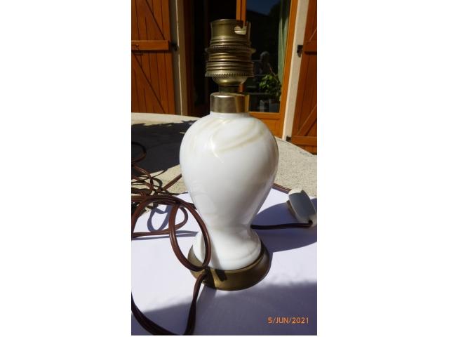 Photo Lampe blanche image 3/3