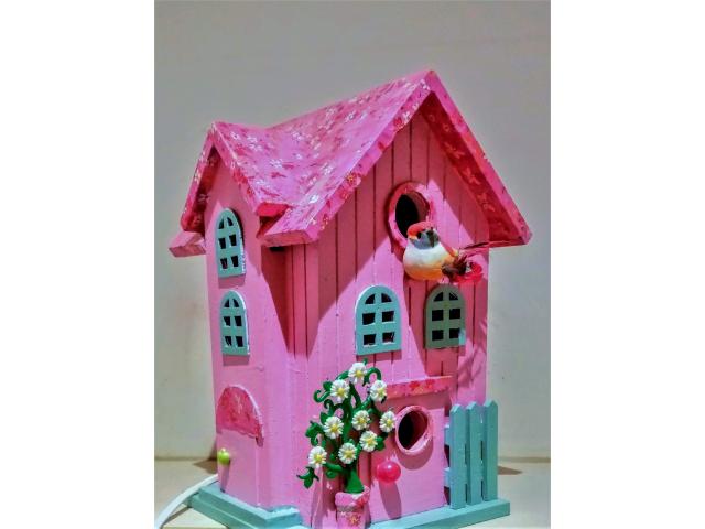 Photo Lampe nichoir rose, lampe de chevet maison d'oiseau en bois rose image 3/5