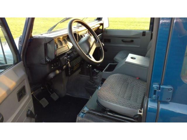 Photo Land Rover Defender 110 Td5 9 places image 3/3