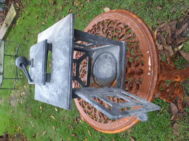 Photo LANTERNE EN FONTE PATINEE image 3/6
