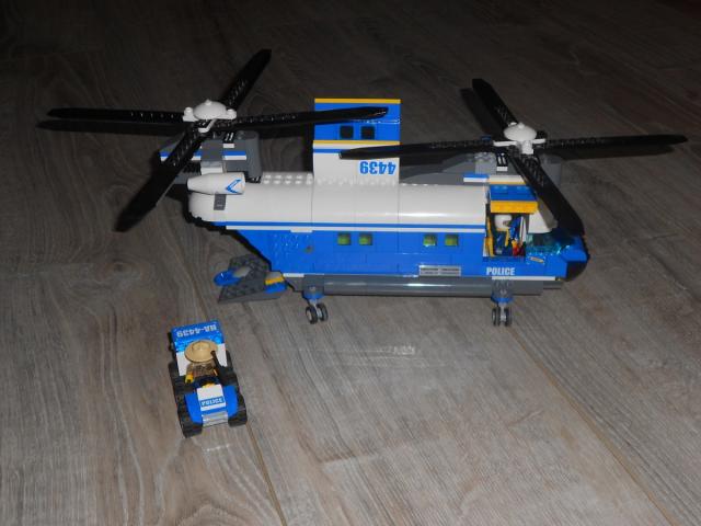 Photo LEGO CITY : L’hélicoptère de transport (n°4439) image 3/3