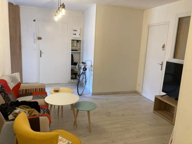 Photo ll y a une chambre confortable disponible chez nous  à Ixelles image 3/5