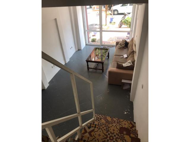 Photo local commercial avec mezzanine en location image 3/4