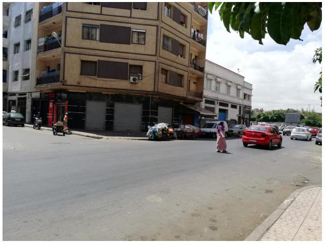 Photo Local commercial bien placé angle image 3/5