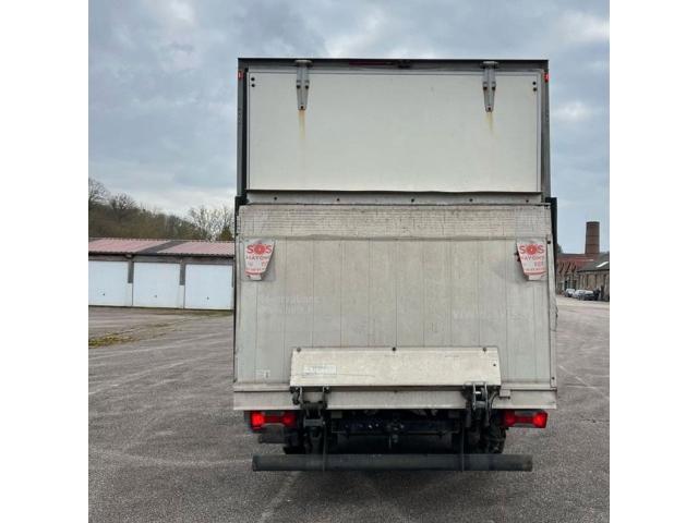 Photo Location Camion IVECO 35C15 avec Hayon + Chauffeur – Transport Efficace et Sécurisé image 3/3
