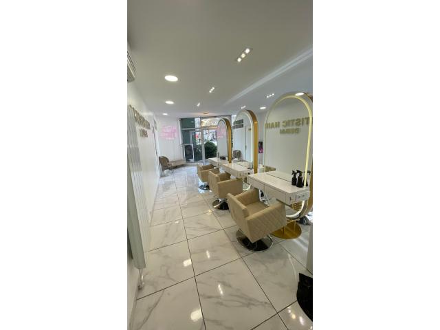 Photo Location d'un fauteuil de coiffure au sein d'un salon pour femmes image 3/5
