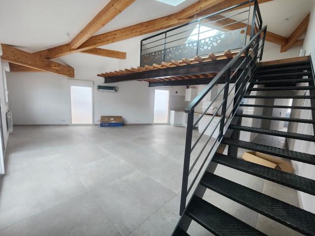 Photo Loft haut de gamme état neuf de 77 m² avec garage double image 3/6