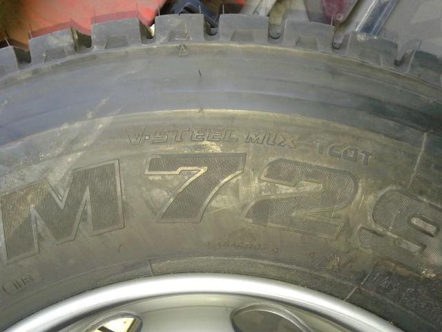 Photo Lot de 4 pneus neufs Bridgestone M729 315/70 image 3/4