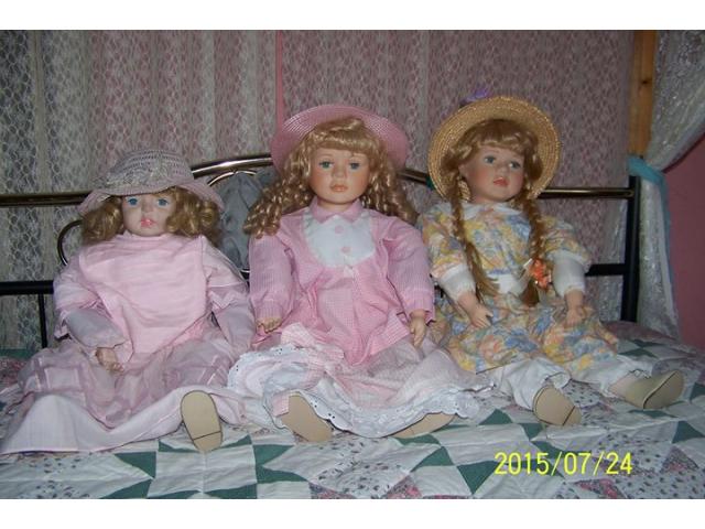 Photo lot de poupées en porcelaine de collection image 3/6