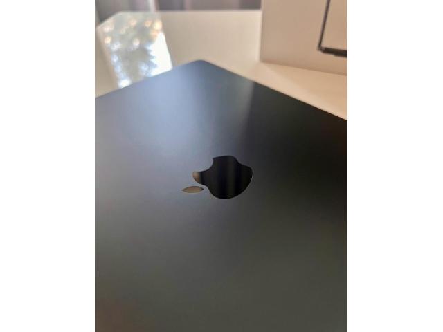 Photo MacBook Air 15" M2 – 16 Go – 256 Go SSD image 3/4