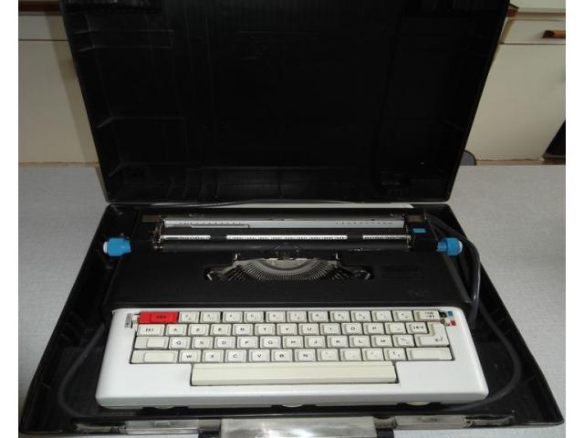 Photo machine à écrire image 3/3