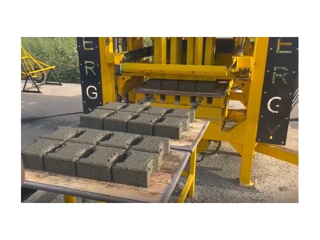 Photo Machine bloc beton Machine de parpaing image 3/4
