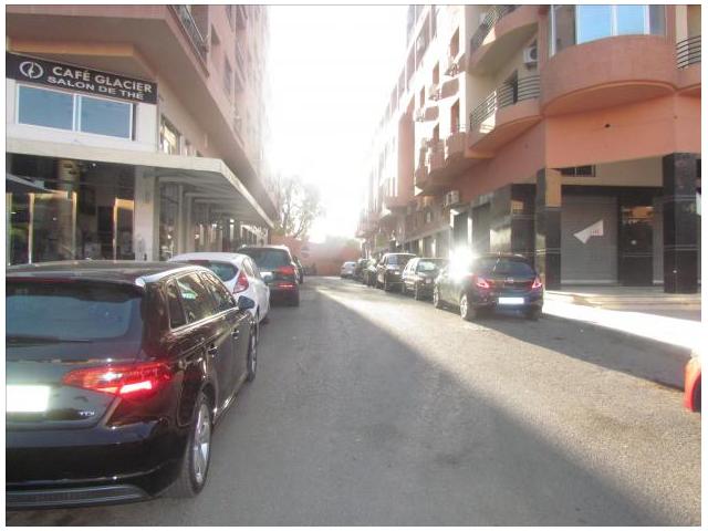 Photo Magasin en location  De 182 M² de sol et 85 M image 3/6