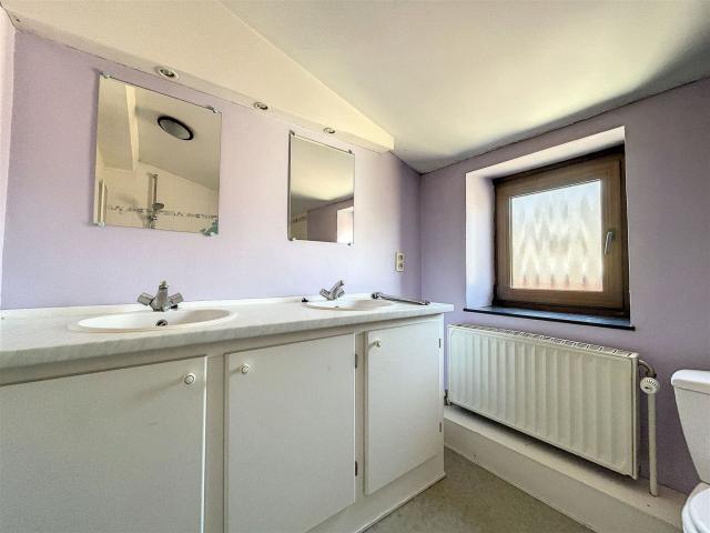 Photo Maison 120 m² à louer à Saint-Servais pour 725€ avec 2 chambres image 3/3