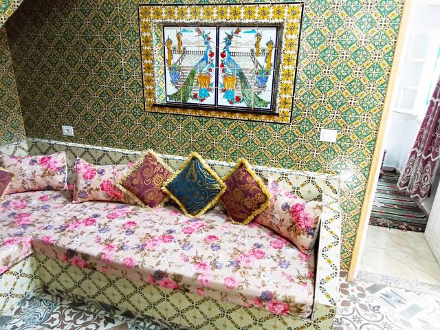 Photo Maison meublée , à 1 minute à pied de la mer , dans Mnakaa dans Salakta image 3/6