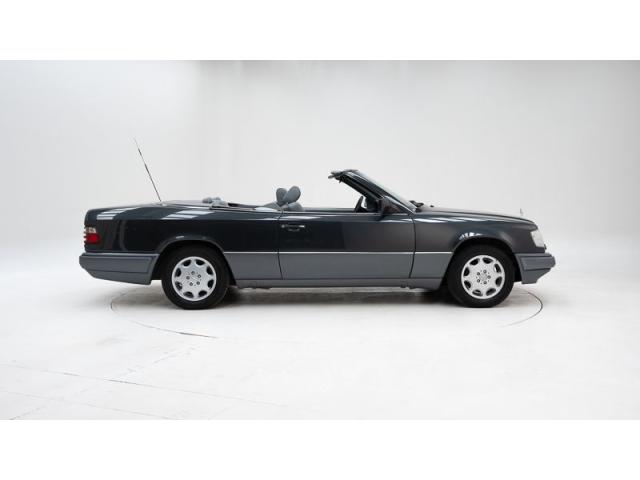 Photo Mercedes-Benz E 220 Cabriolet '94 CH33590 image 3/6