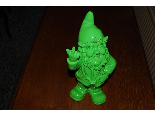 Photo Nain de jardin 31 cm ,gnome humouristique (le doigt d'honneur). image 3/6