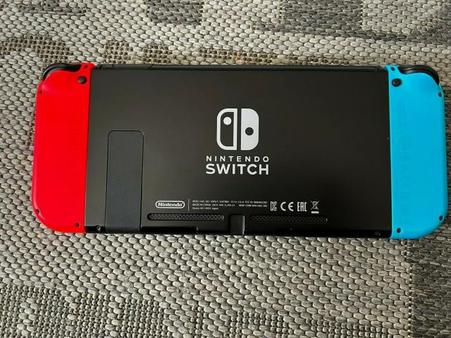 Photo Nintendo Switch avec 13 jeux image 3/6