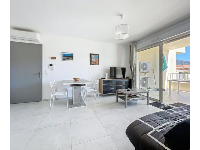 Photo NOUVEAUTE! T2 Lumineux et entièrement climatisé dans la marina de Sant' Ambroggio L05 image 3/6