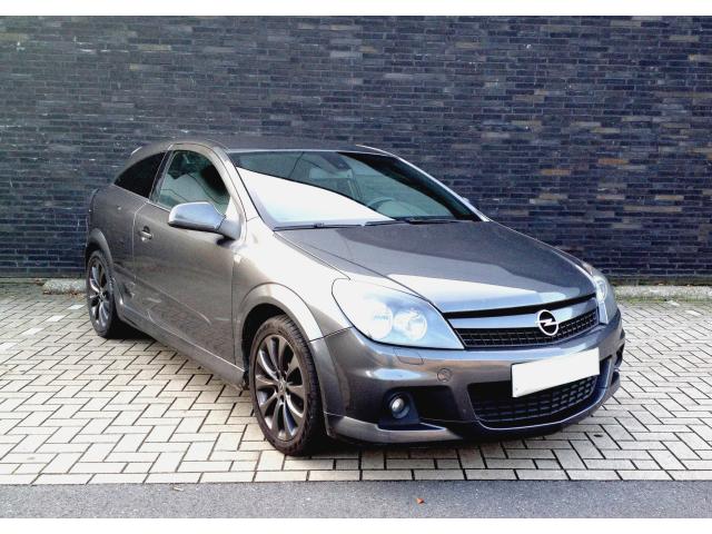 Photo OPEL ASTRA GTC 1.7TD COSMO-PACK image 3/6