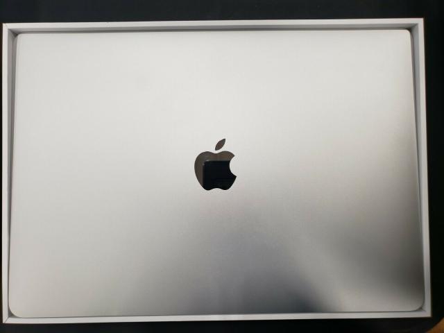 Photo Ordinateur portable MacBook Air 13 pouces (512 Go SSD, M1, 8 Go) - Argent - (novembre 2020) image 3/5