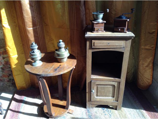 Photo petit meuble ancien en pichtpin massif image 3/5