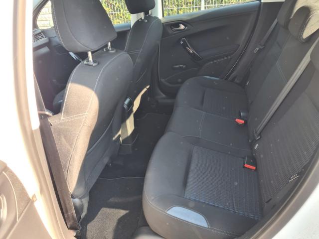 Photo Peugeot 208 BlueHDi 100 Active image 3/4