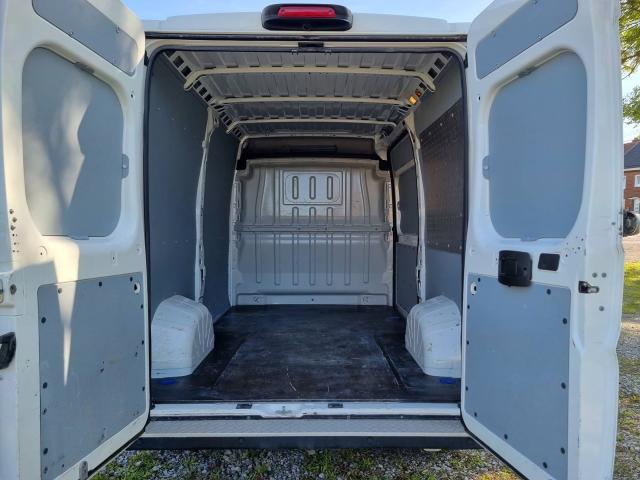 Photo Peugeot Boxer 9/2021 L2H2 2.2hdi 136cv 46249km Airco Cruise image 3/6