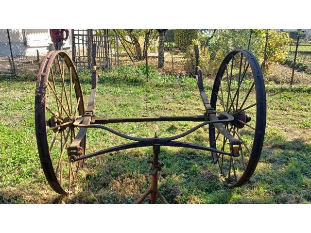 Photo pièces anciennes de charrette à cheval image 3/3