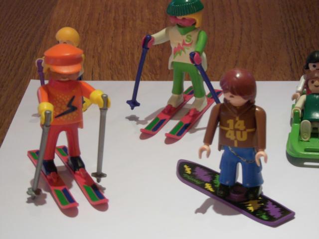 Photo Playmobil : Scène de sport d'hiver  avec 8 personnages  cf. photos. image 3/6