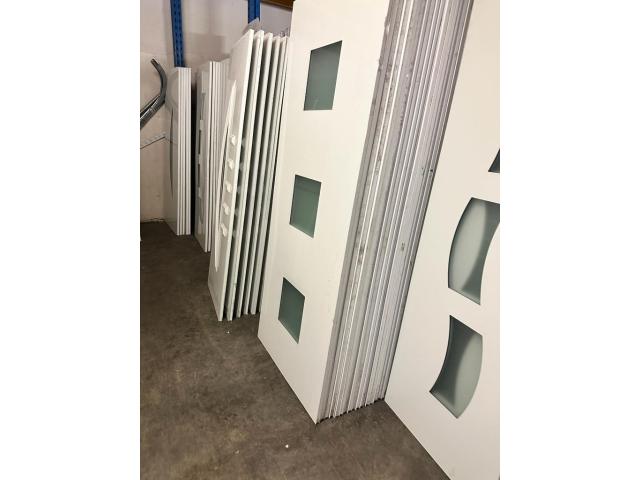 Photo Porte d'entrée en stock PVC à prix exceptionnel image 3/5