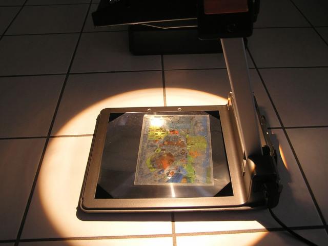 Photo Projecteur à transparents portatif avec mallette - Rétroprojecteur image 3/3